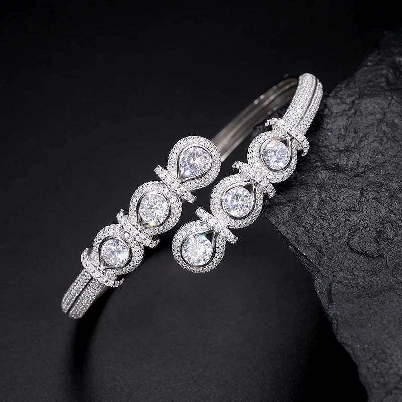 Moissanite Noose Pearl Diamond Bracelet