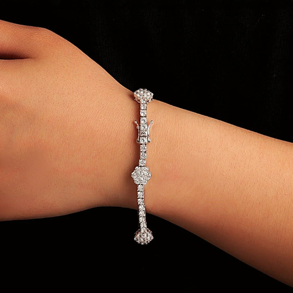 MOISSANITE ICED FLOWERS TENNIS BRACELET - WHITE GOLD